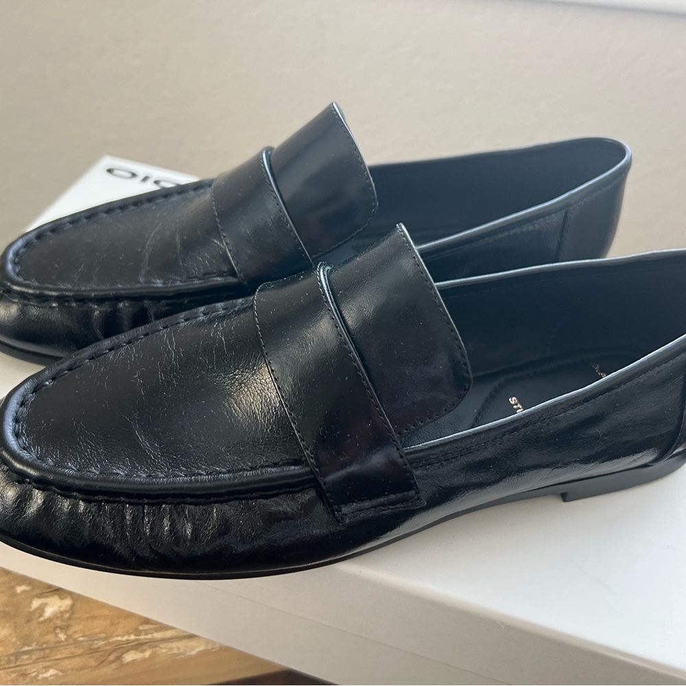 Black Suede Studio ARROW Classic calf leather loafer